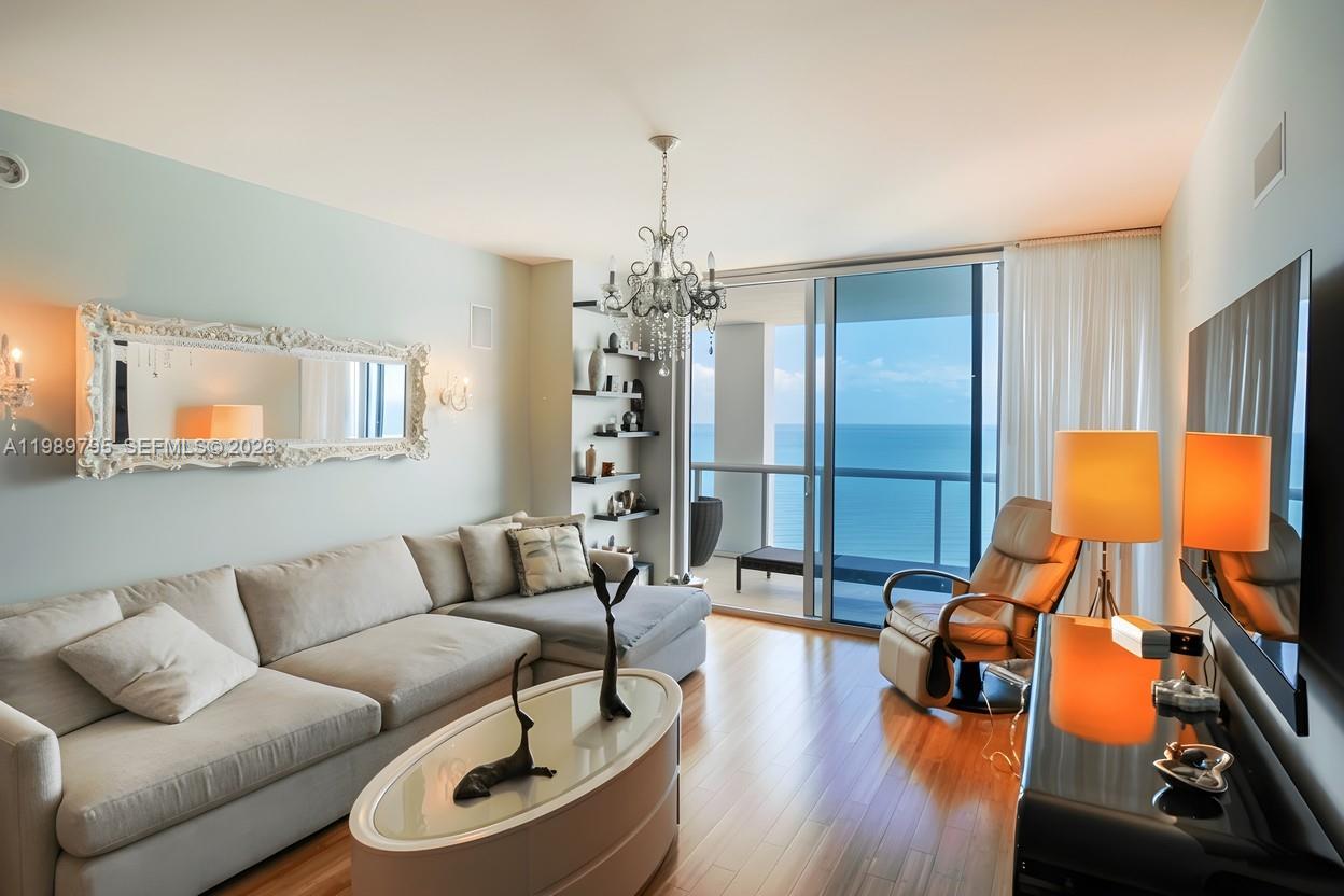 6799 Collins Ave LPH04