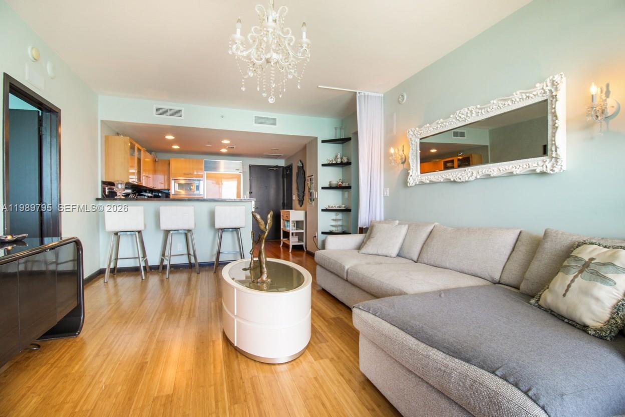 6799 Collins Ave LPH04