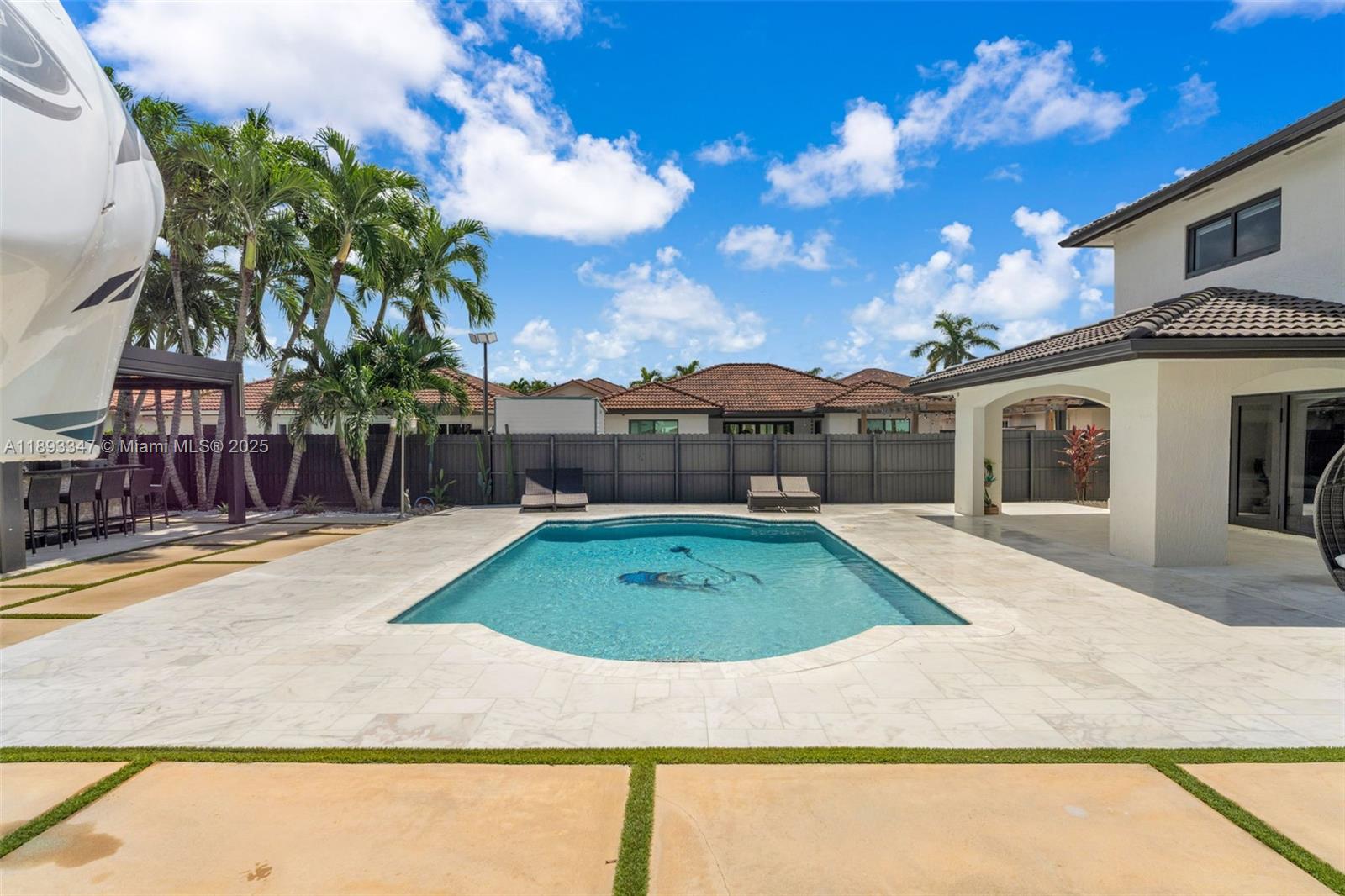 KAYLA S PLACE - Residential