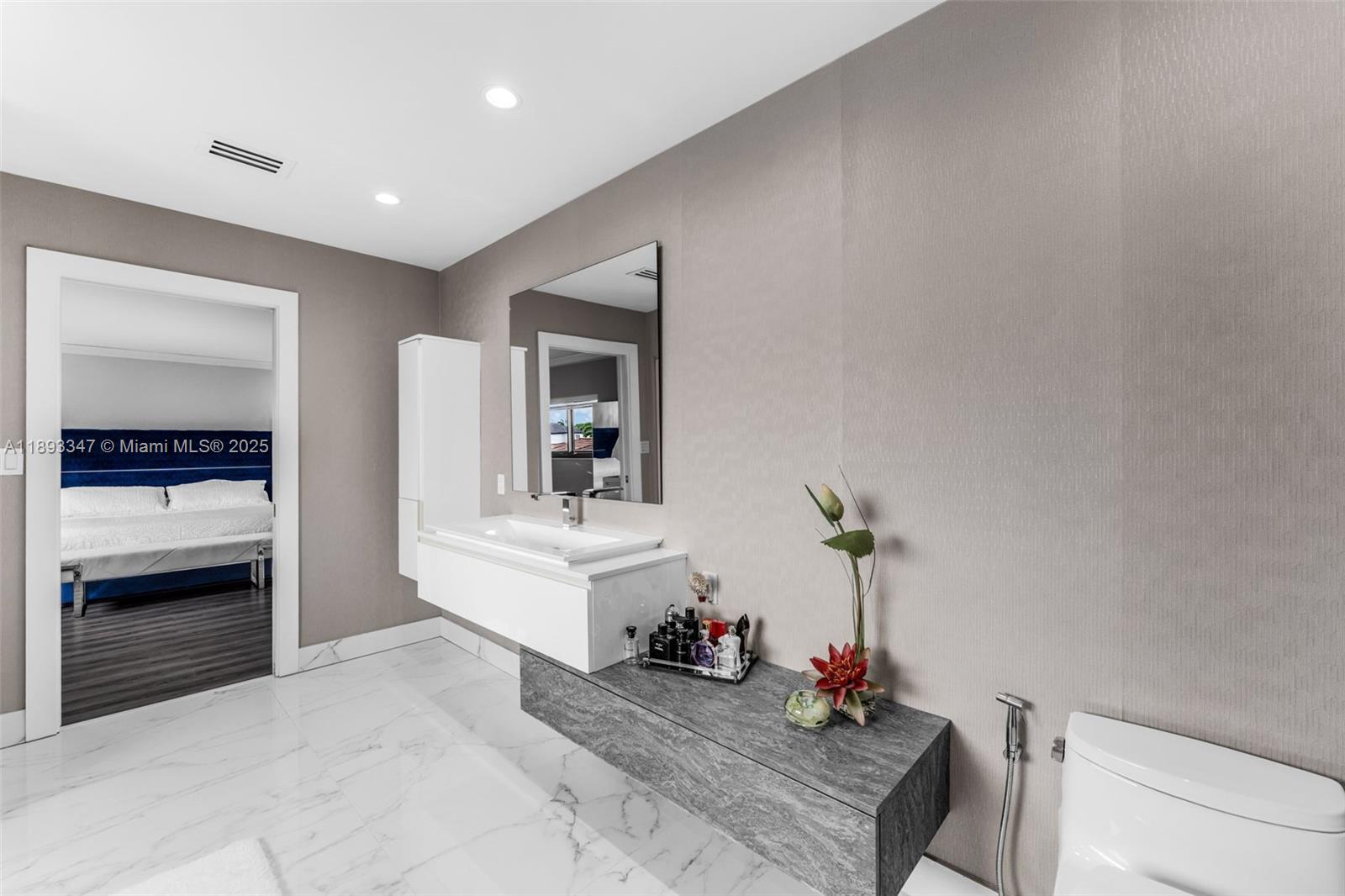 KAYLA S PLACE - Residential