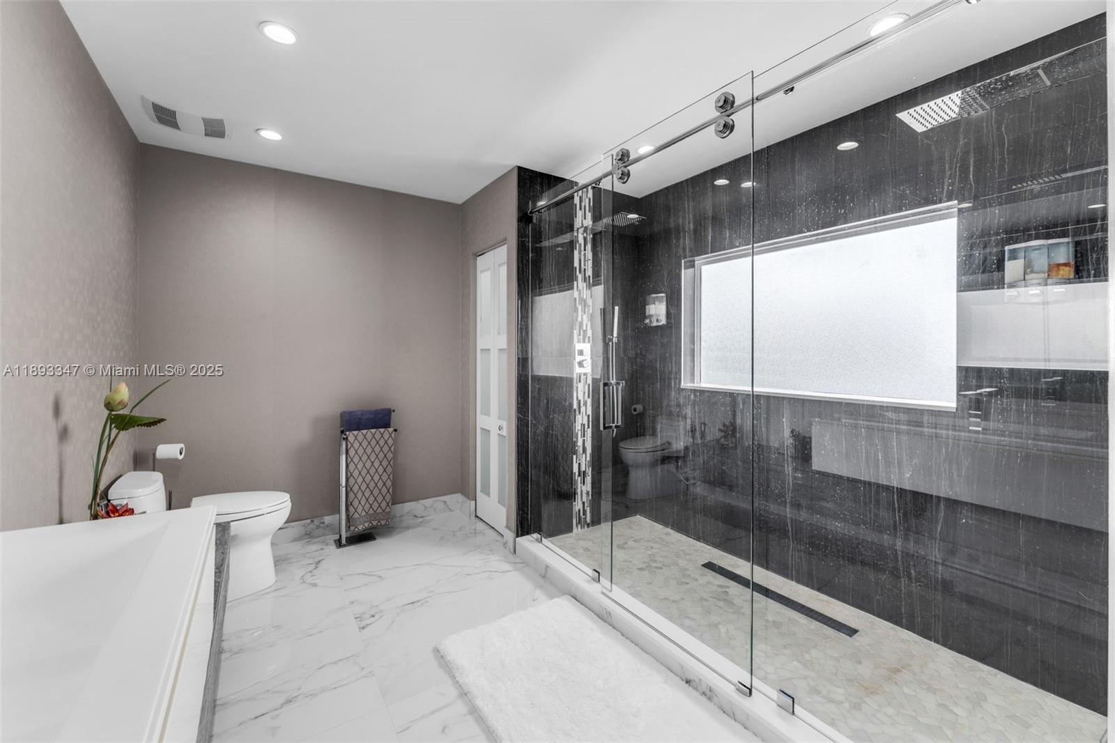 KAYLA S PLACE - Residential