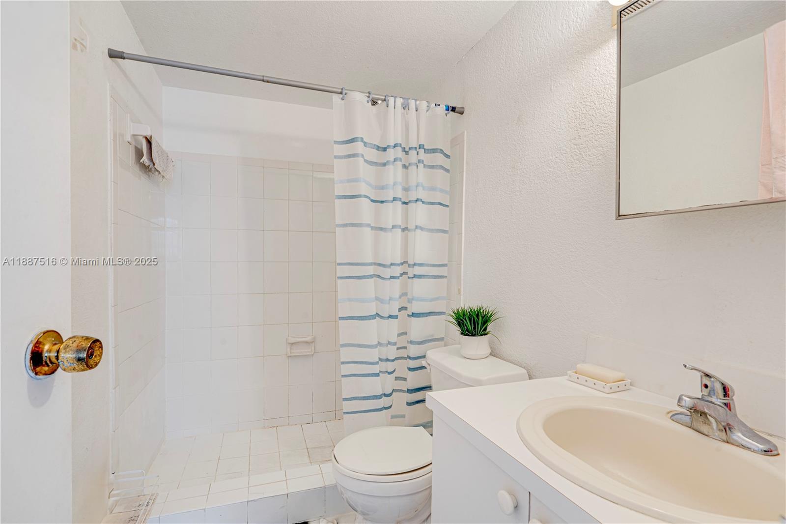 NEW WORLD CONDO APTS II - Residential Lease