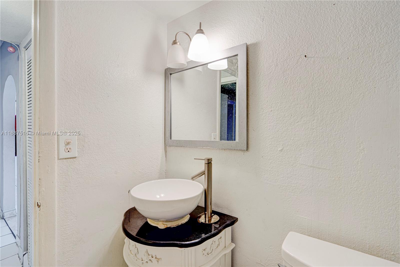 NEW WORLD CONDO APTS II - Residential Lease