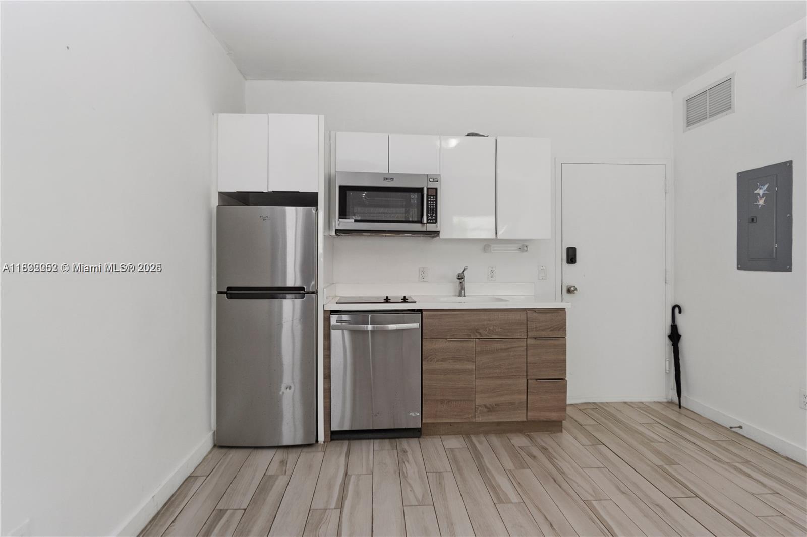 1560 Meridian Ave 108