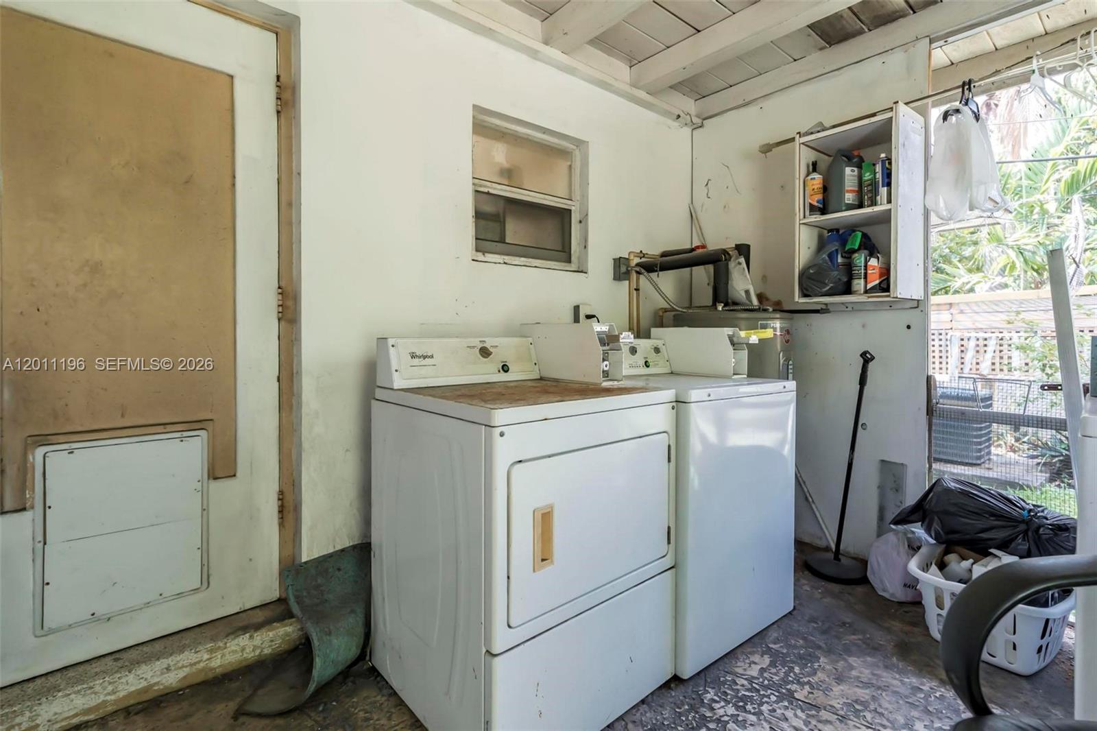 HOLLYWOOD LITTLE RANCHES - Residential Income
