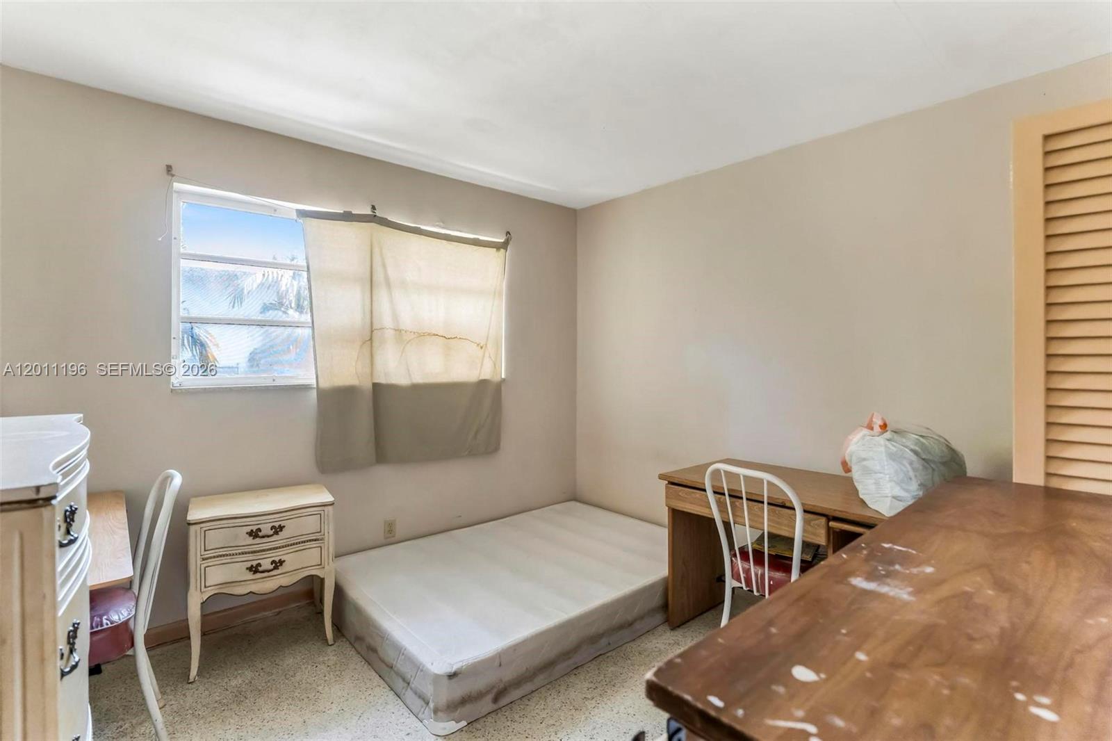 HOLLYWOOD LITTLE RANCHES - Residential Income