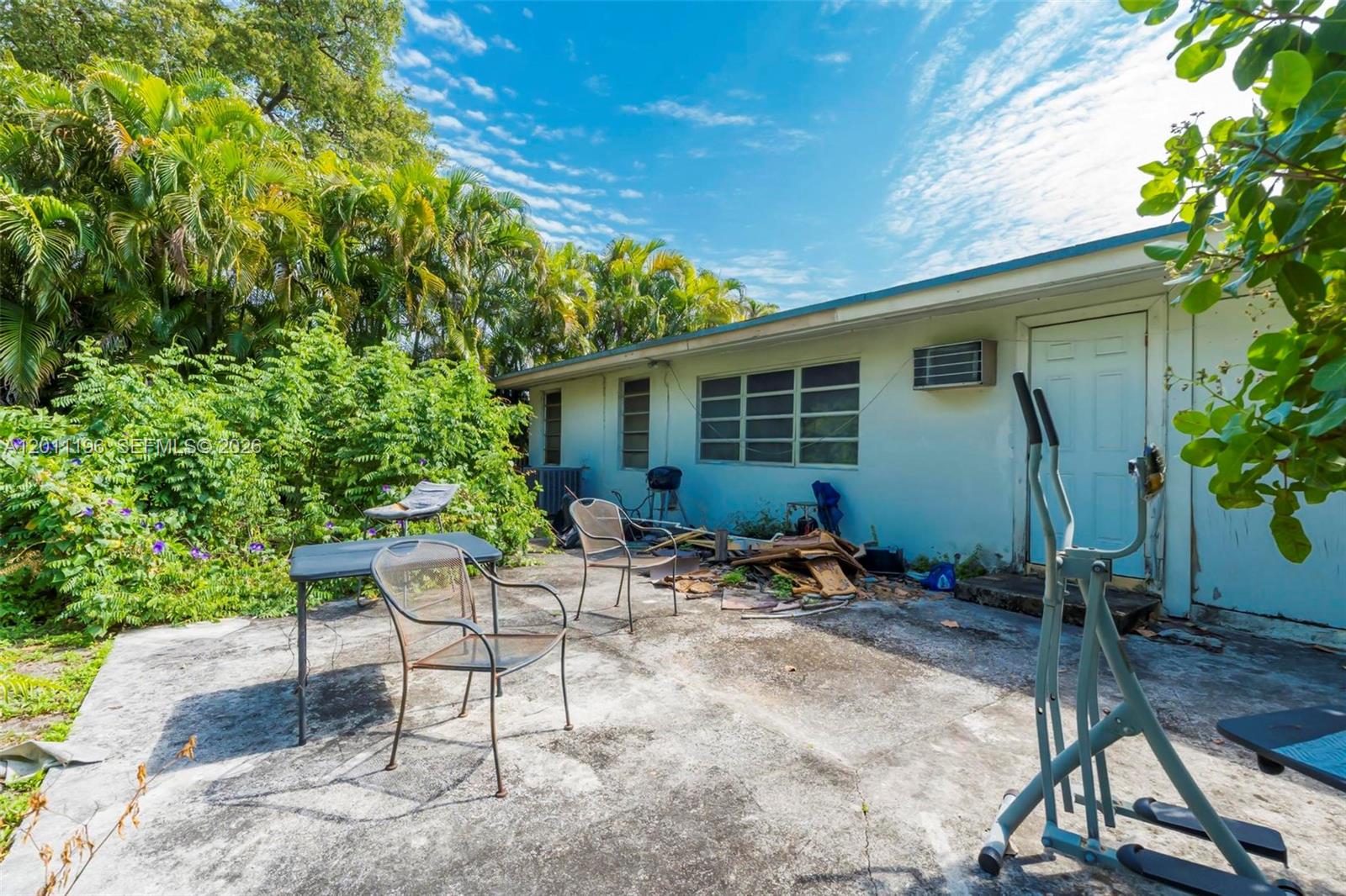 HOLLYWOOD LITTLE RANCHES - Residential Income