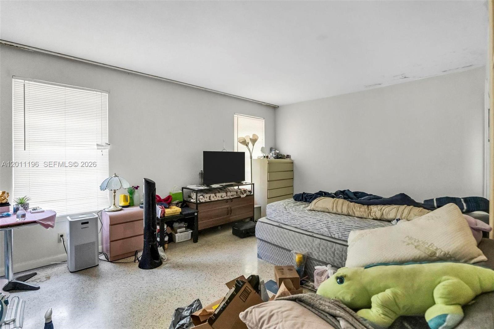 HOLLYWOOD LITTLE RANCHES - Residential Income