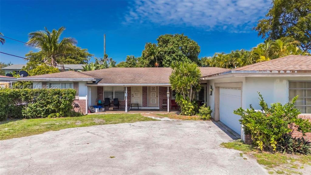 Photo of 316 N 28th Ave, Hollywood, FL 33020 (MLS # A12011196)