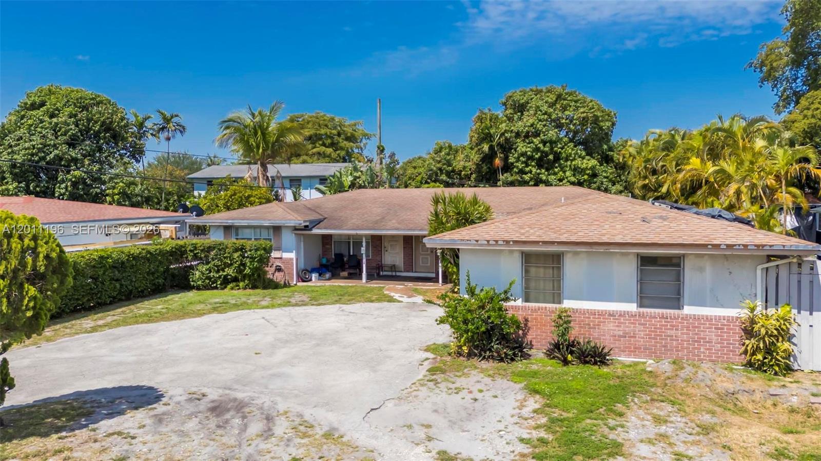 HOLLYWOOD LITTLE RANCHES - Residential Income