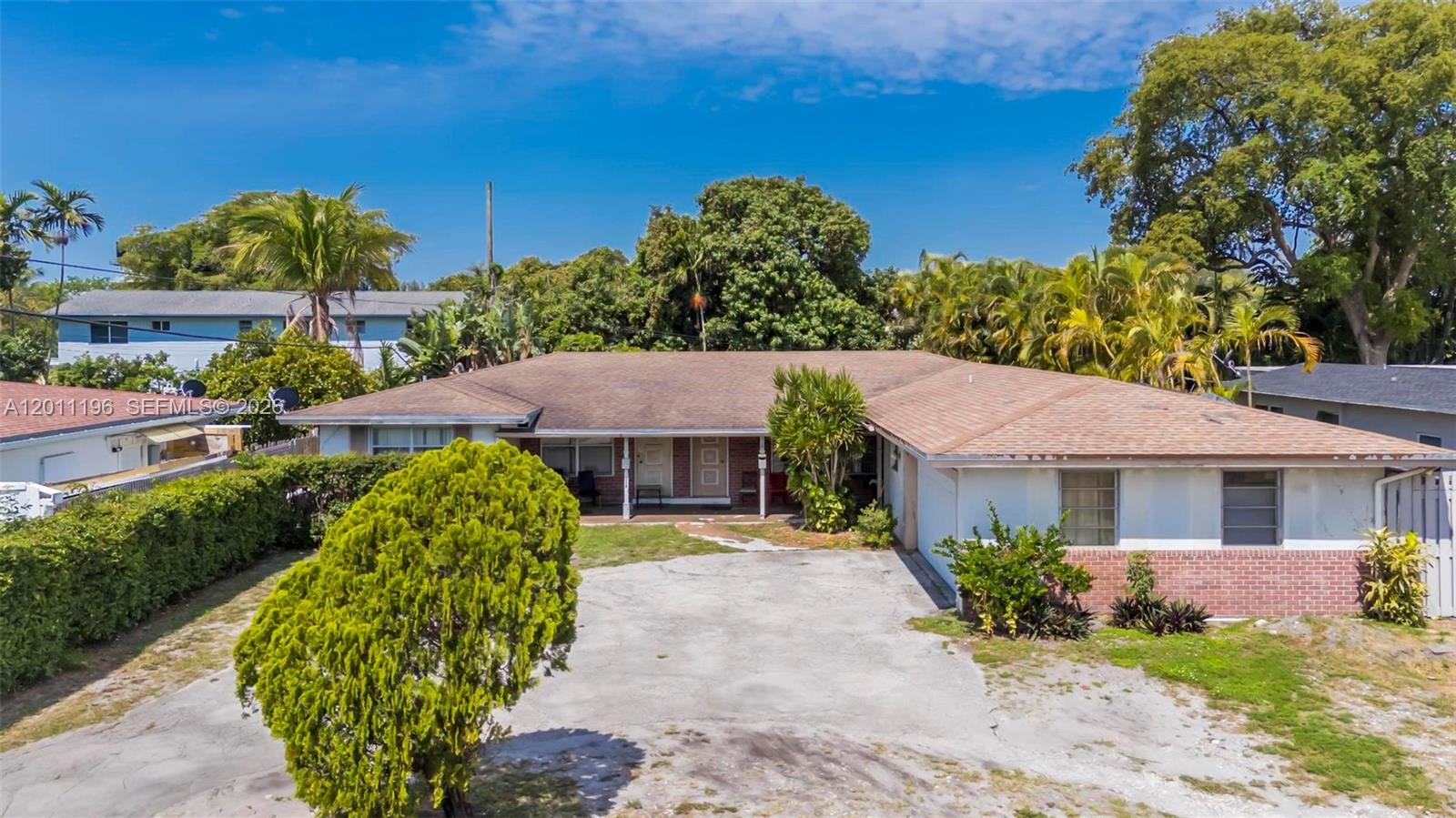 HOLLYWOOD LITTLE RANCHES - Residential Income