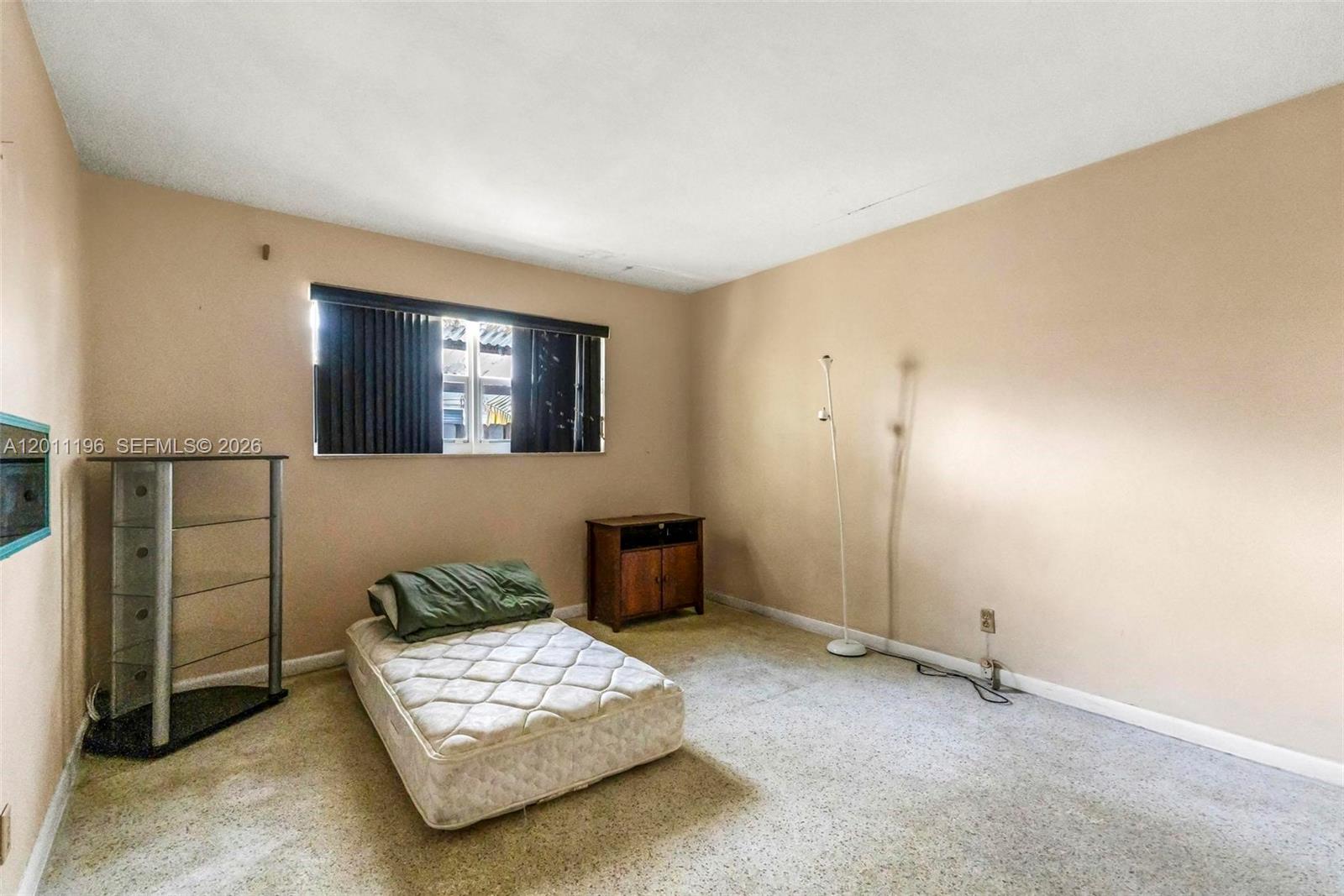 HOLLYWOOD LITTLE RANCHES - Residential Income