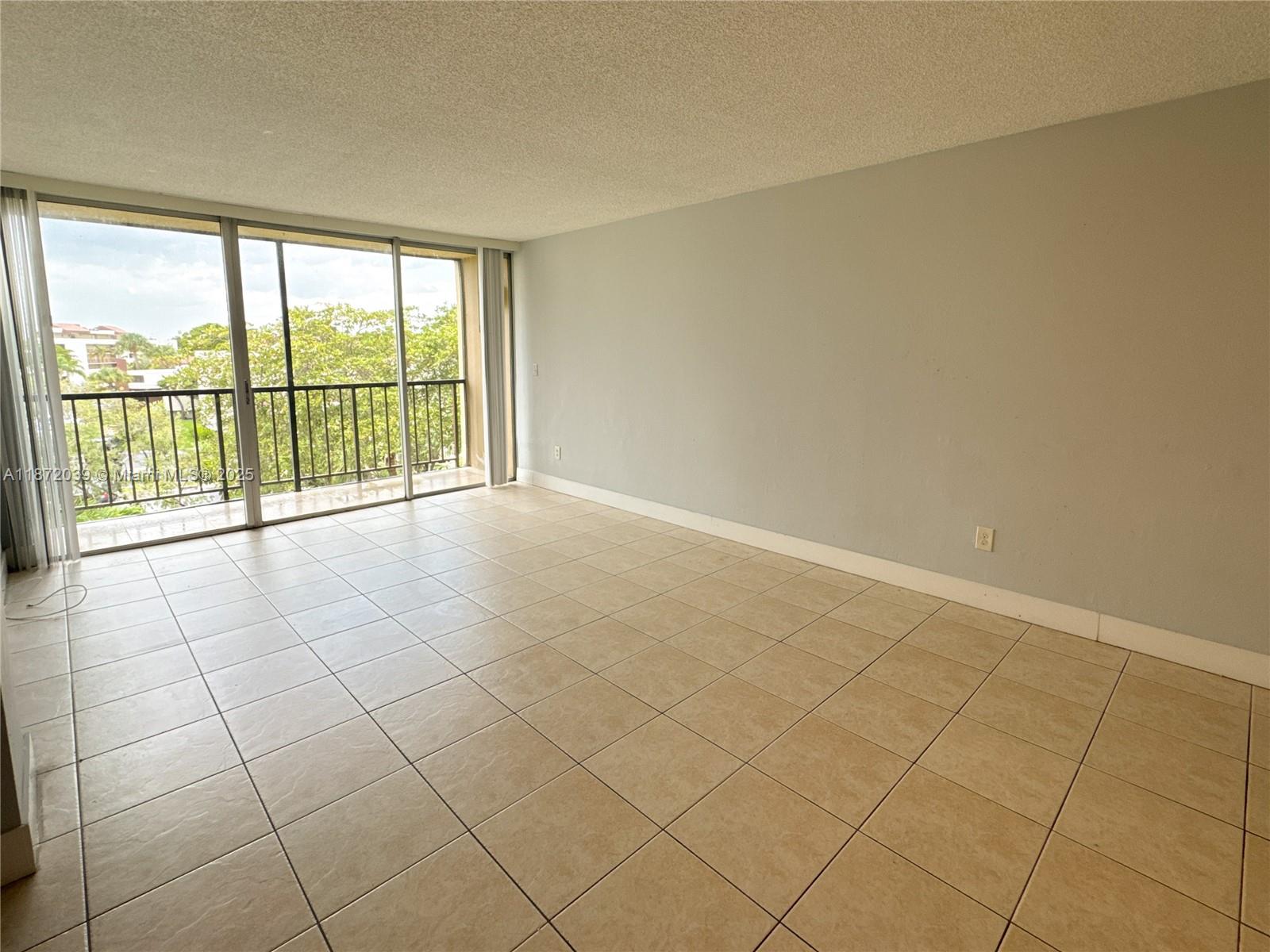 For Rent in San Marco Fontainebleau! Charming 1-bedroom, 1-bath apartment with a modern remodeled kitchen, updated bathroom, and a private screened balcony with a beautiful, refreshing view. Includes 1 assigned parking space. Enjoy resort-style amenities: sparkling pool, fitness center, and convenient laundry facilities. Prime location! Quick access to highways 836 & 826, right across from an excellent preparatory school (grades 1–5). Safe, gated community with 24/7 security. Show it to your client today!