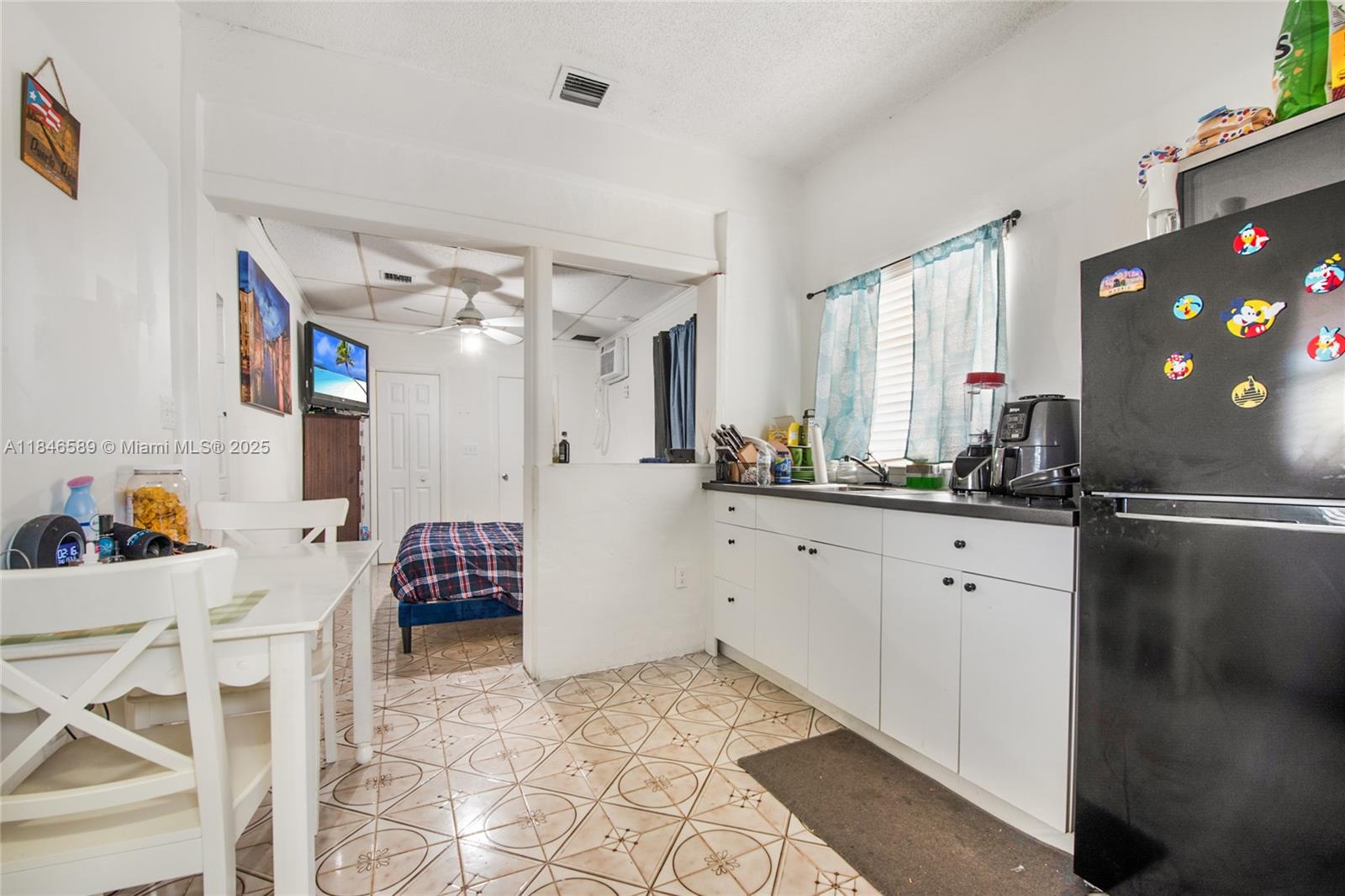 Efficiency with a private kitchen , room AC , bathroom and private entrance. Located near Coral Gables, airport, downtown and major highways. Rent includes water, electricity and assigned parking. 1 adult only to live within dwelling. 2 adults will be extra $100 towards rent.