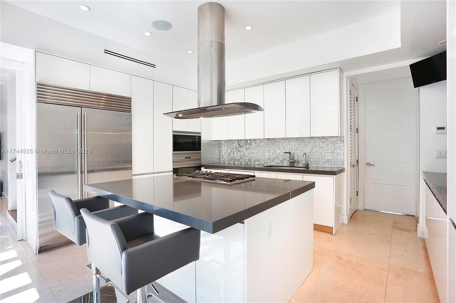 TROPICAL ISLE HOMES SUB - Residential Lease