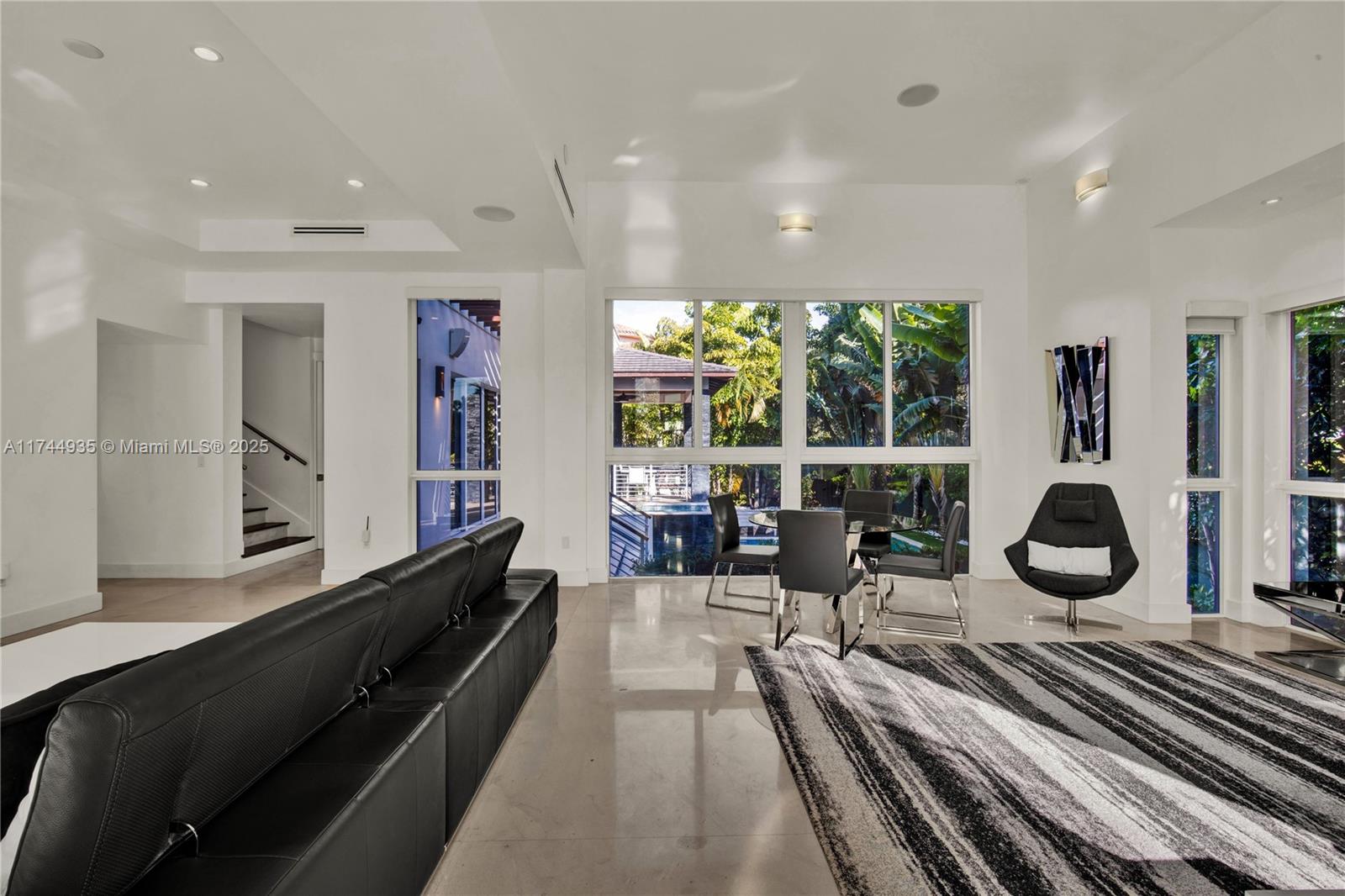 TROPICAL ISLE HOMES SUB - Residential Lease