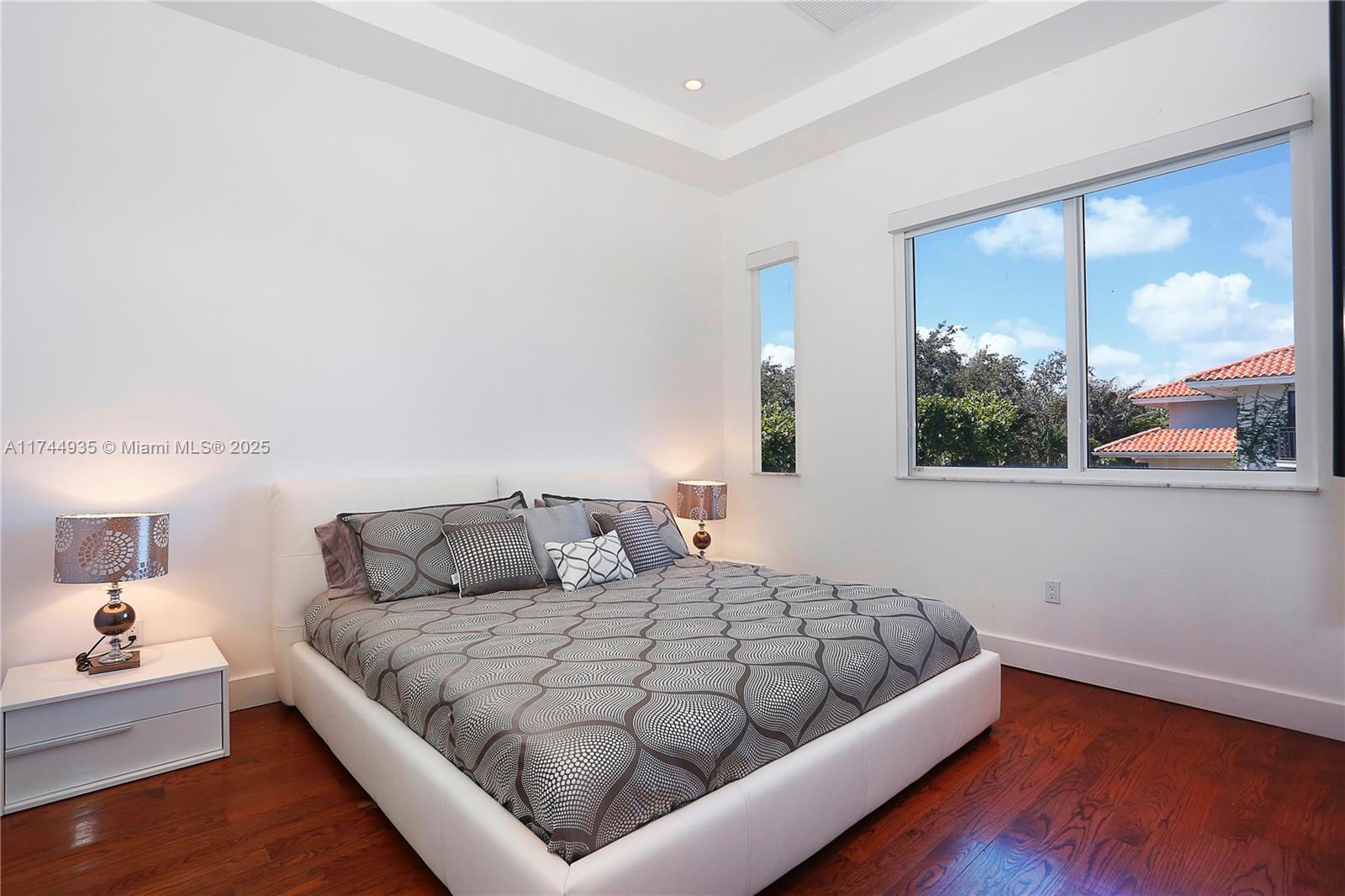 TROPICAL ISLE HOMES SUB - Residential Lease