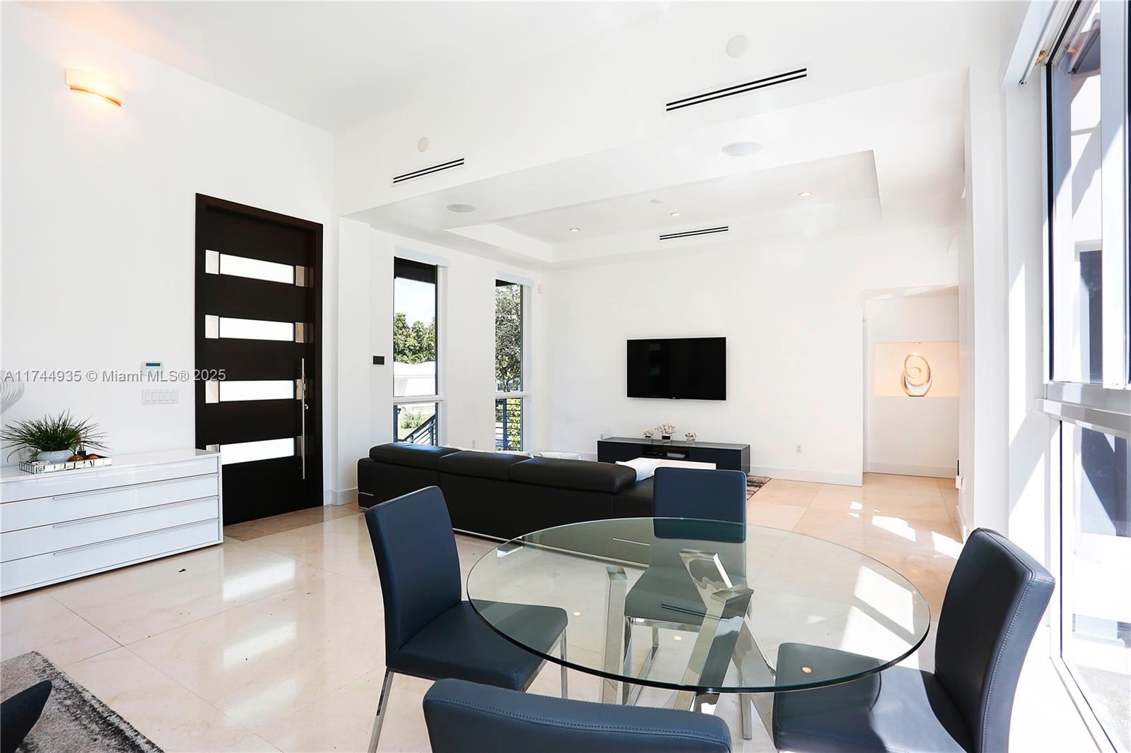 TROPICAL ISLE HOMES SUB - Residential Lease