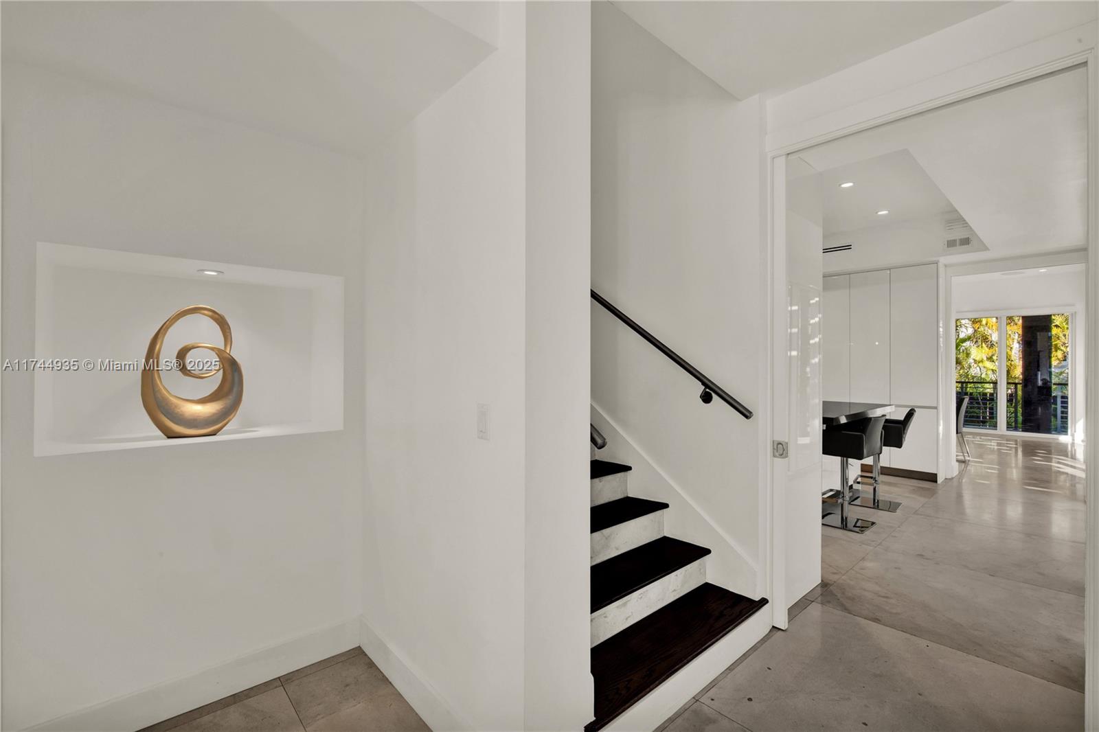 TROPICAL ISLE HOMES SUB - Residential Lease