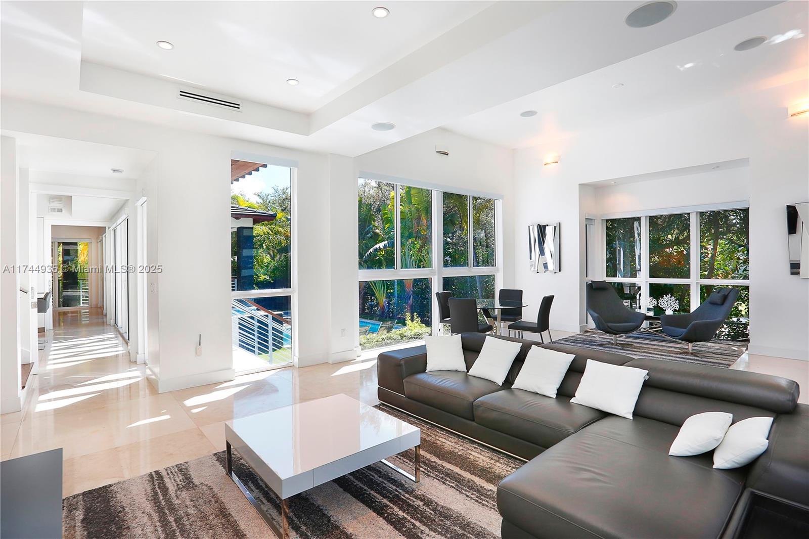 TROPICAL ISLE HOMES SUB - Residential Lease