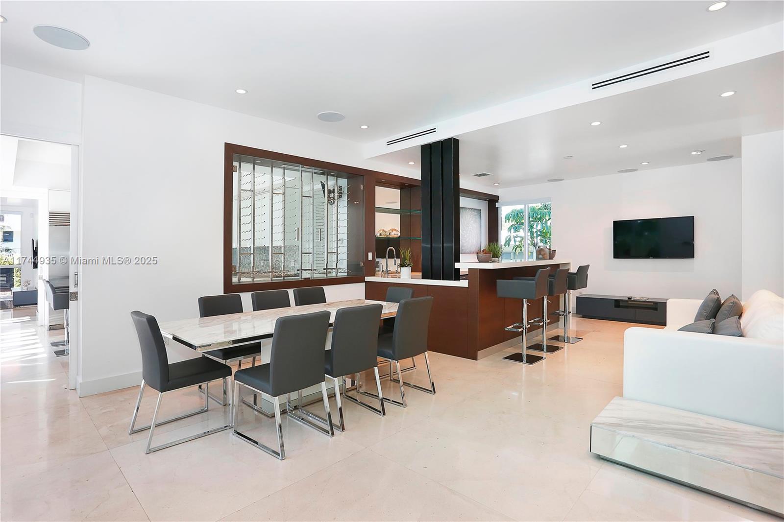 TROPICAL ISLE HOMES SUB - Residential Lease