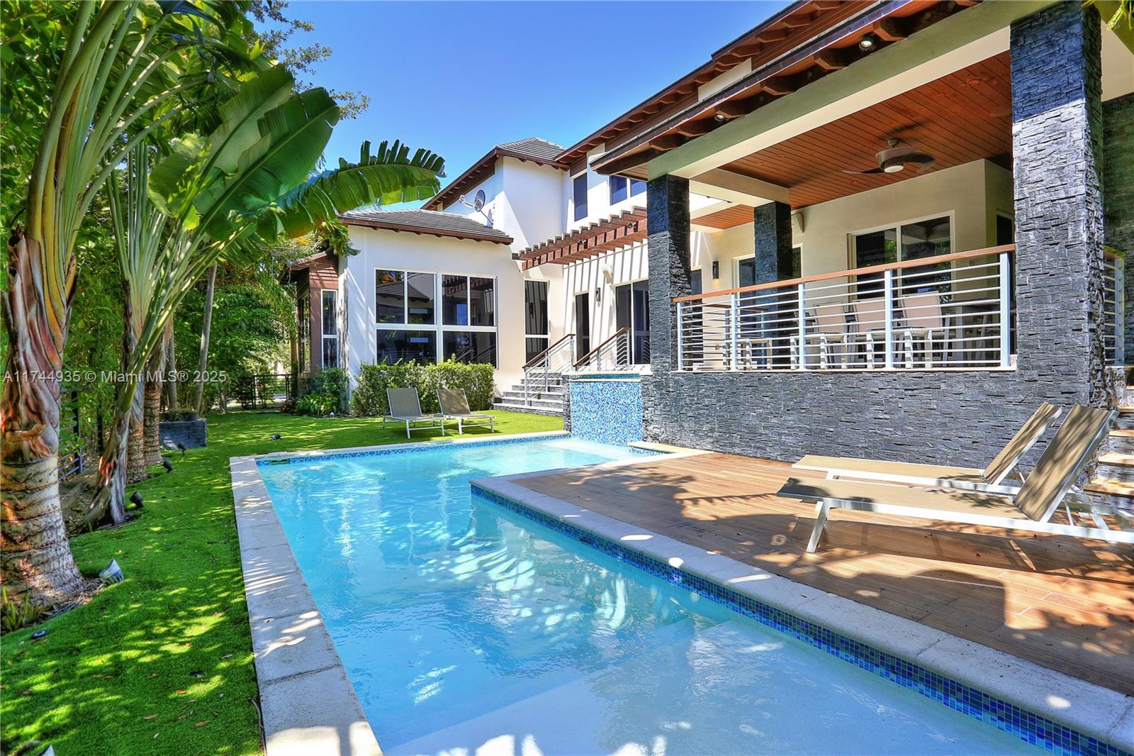 TROPICAL ISLE HOMES SUB - Residential Lease