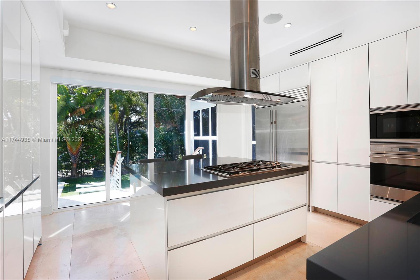 TROPICAL ISLE HOMES SUB - Residential Lease