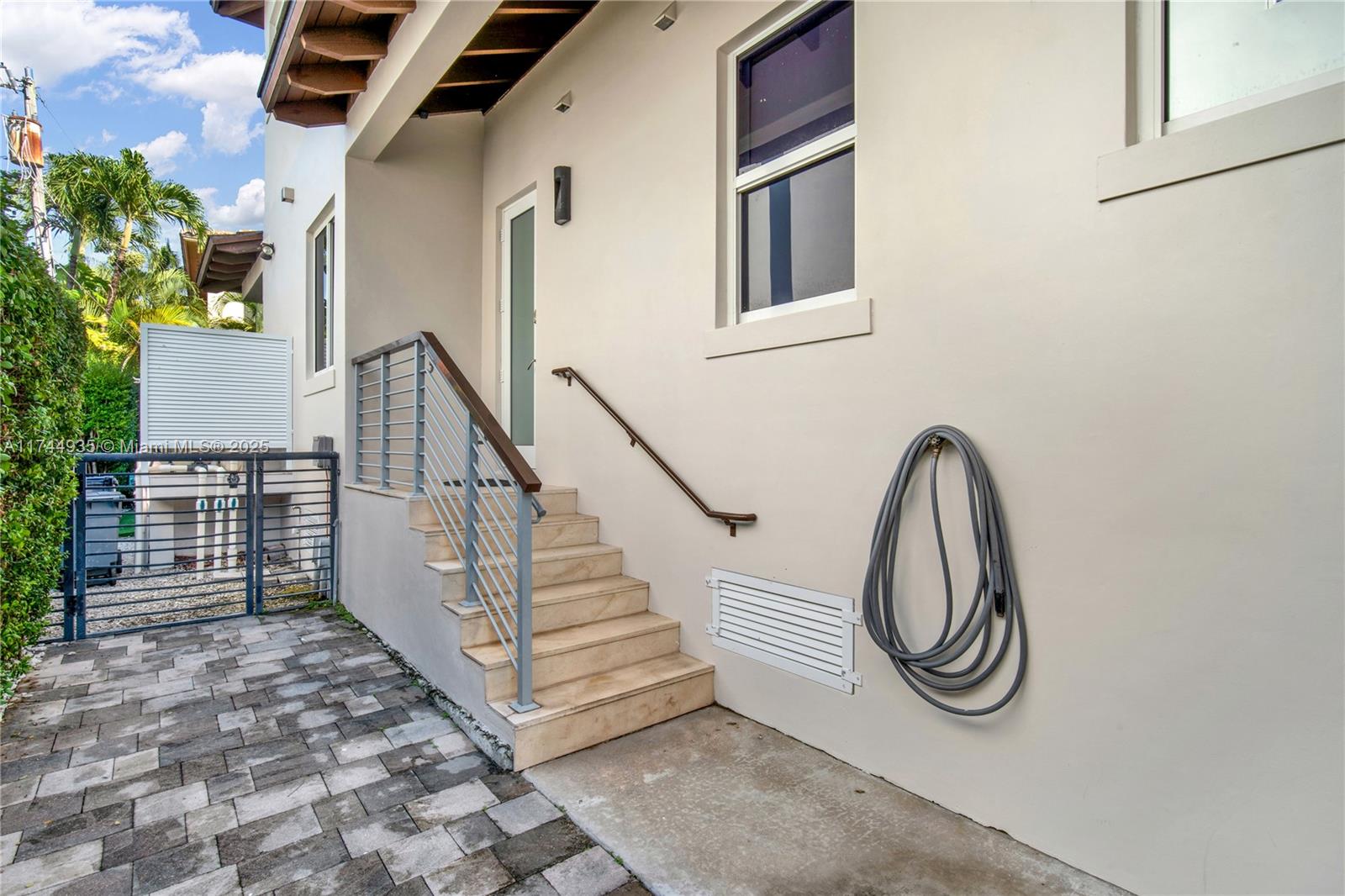 TROPICAL ISLE HOMES SUB - Residential Lease