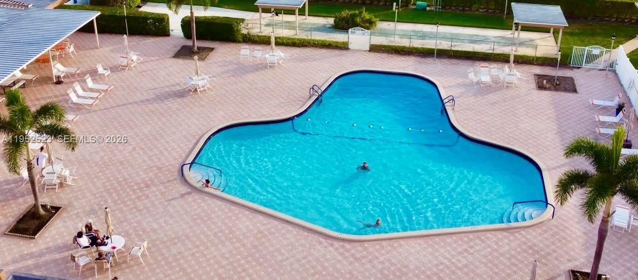 CRESTHAVEN VILLAS CONDO 2 - Residential