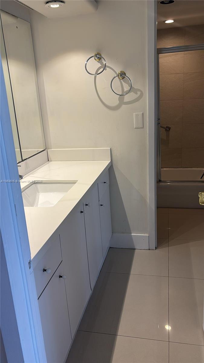 2333 Brickell Ave 2607