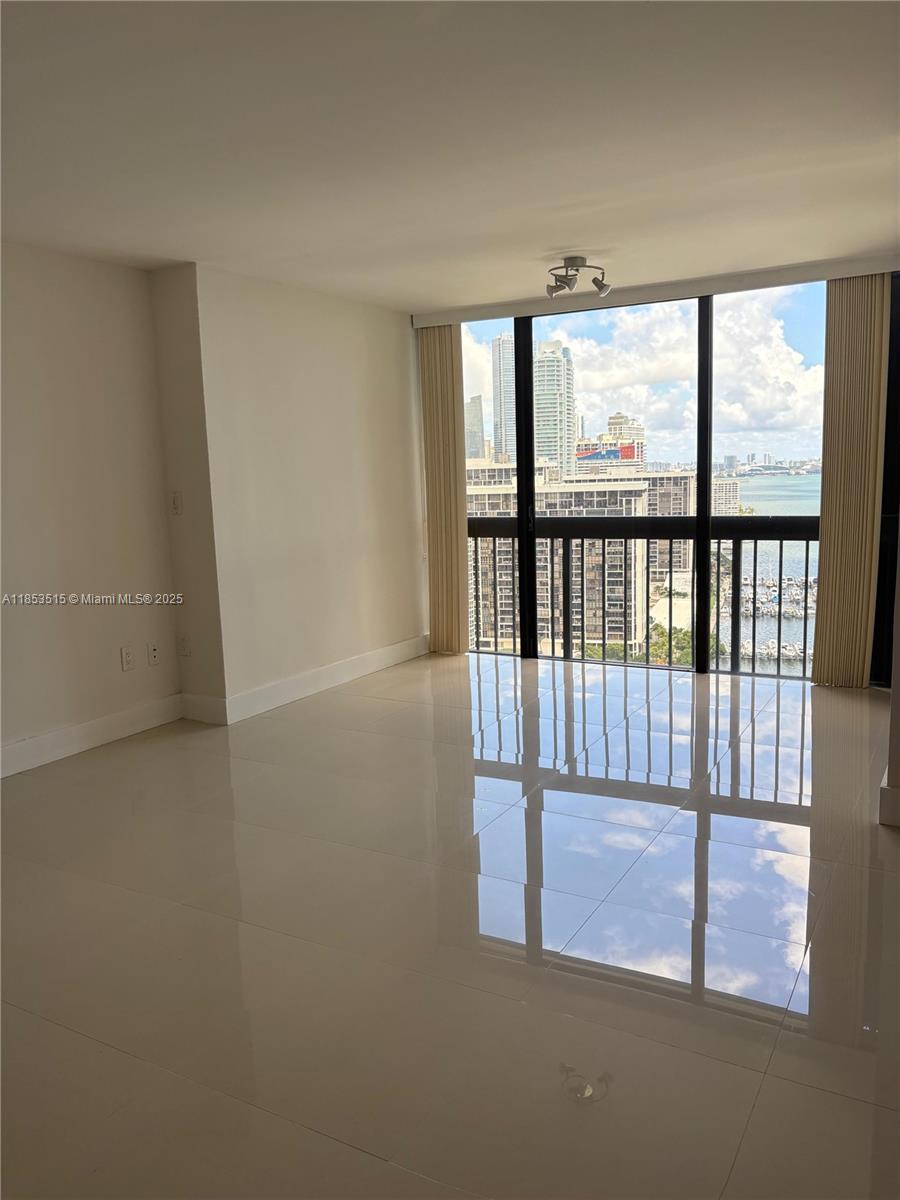 2333 Brickell Ave 2607
