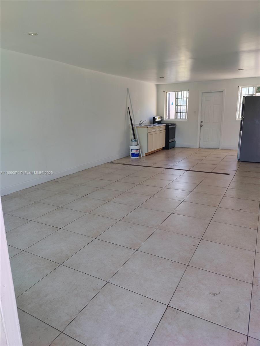 2413 Harding St 1, Hollywood, Broward County, Florida - 1 Bedrooms  
1 Bathrooms - 