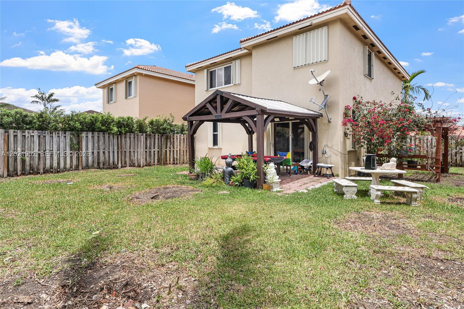 PRECIOUS HOMES AT LAKES B - Residential