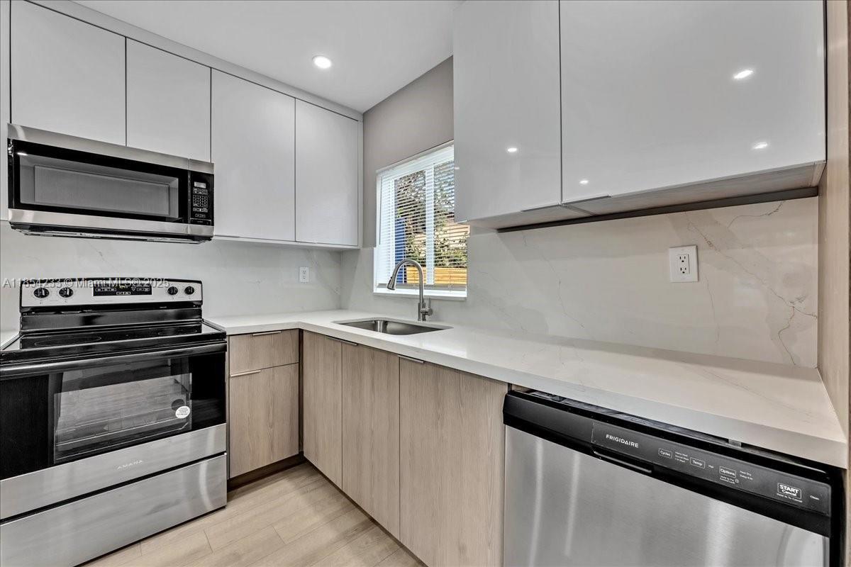 108 SE 23rd St