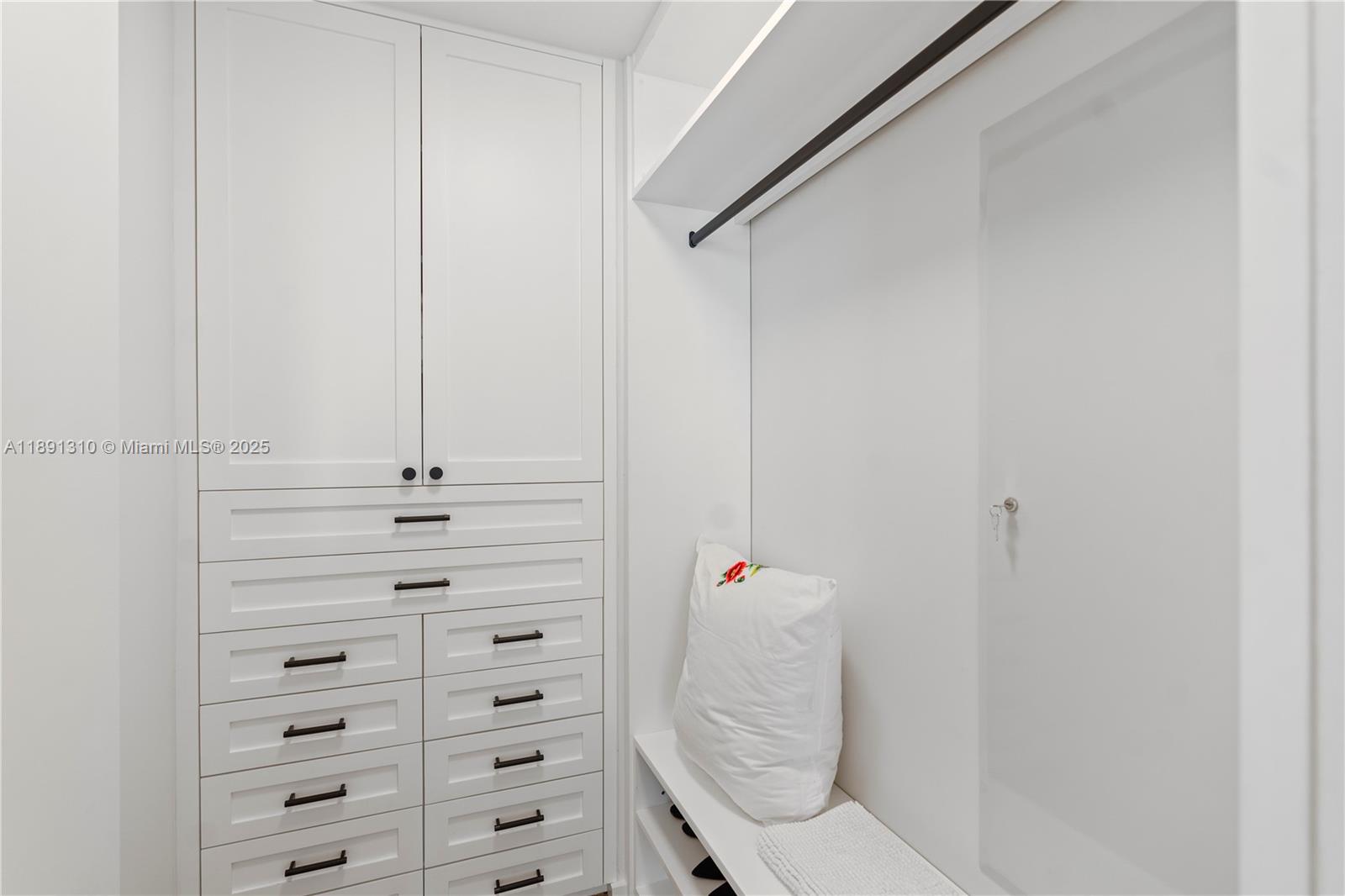 THE EXECUTIVE RESIDENCES - Residential