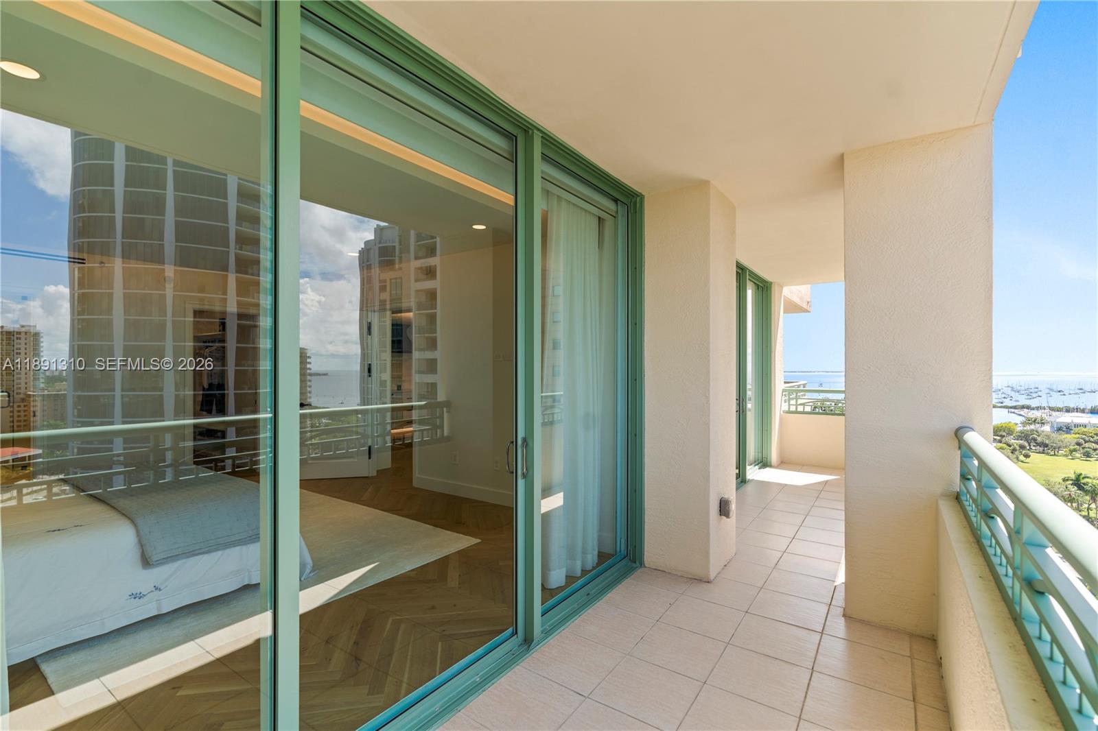 THE EXECUTIVE RESIDENCES - Residential