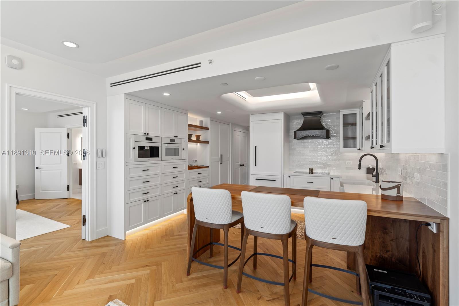 THE EXECUTIVE RESIDENCES - Residential