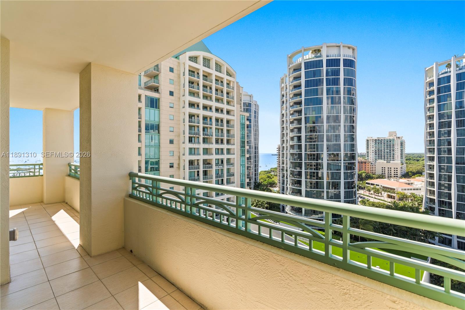 THE EXECUTIVE RESIDENCES - Residential