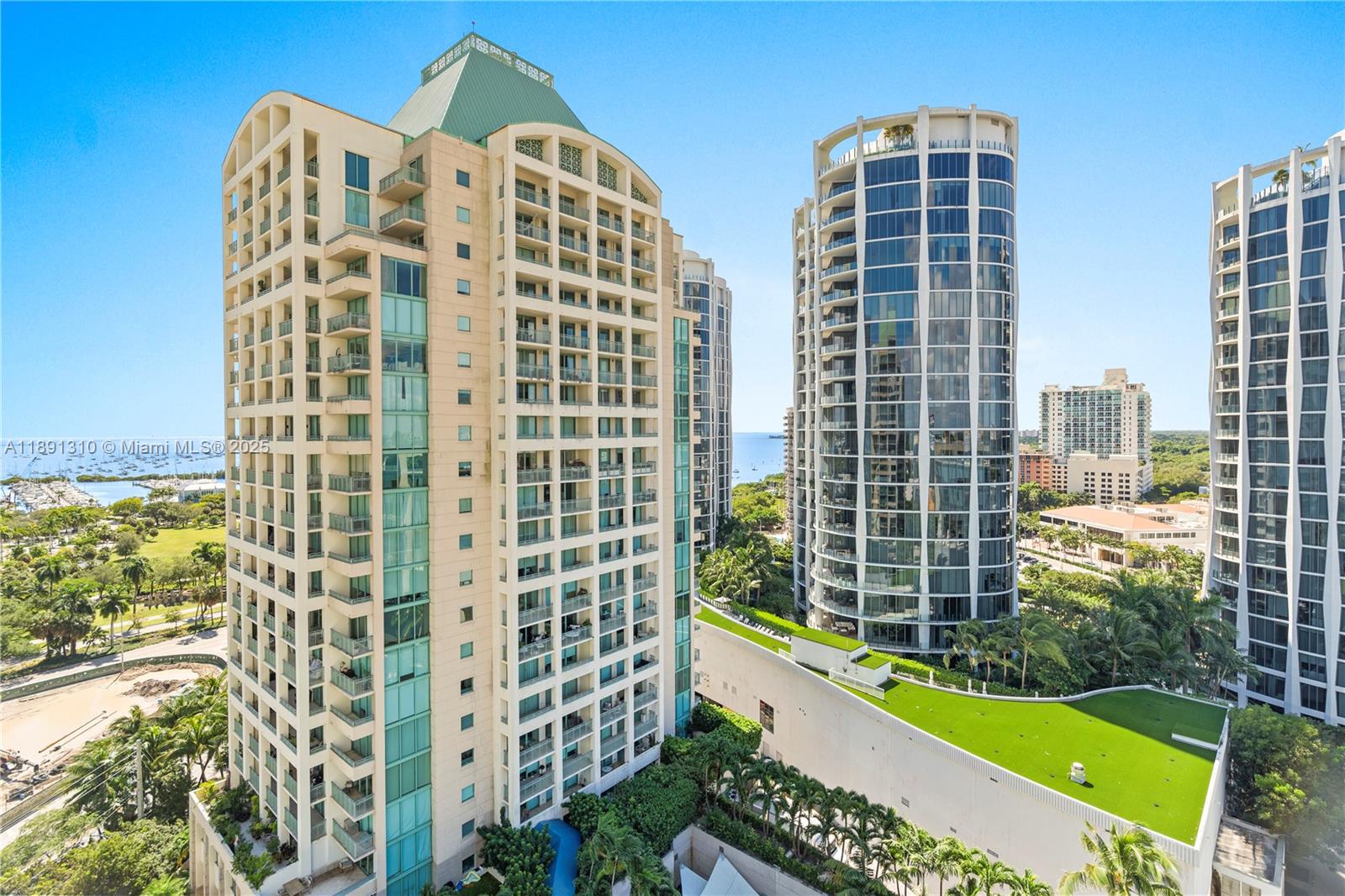 THE EXECUTIVE RESIDENCES - Residential