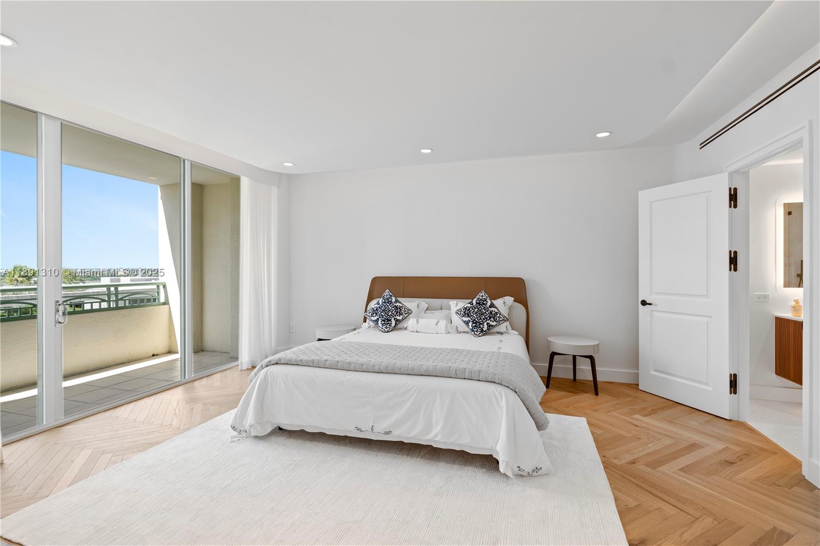 THE EXECUTIVE RESIDENCES - Residential