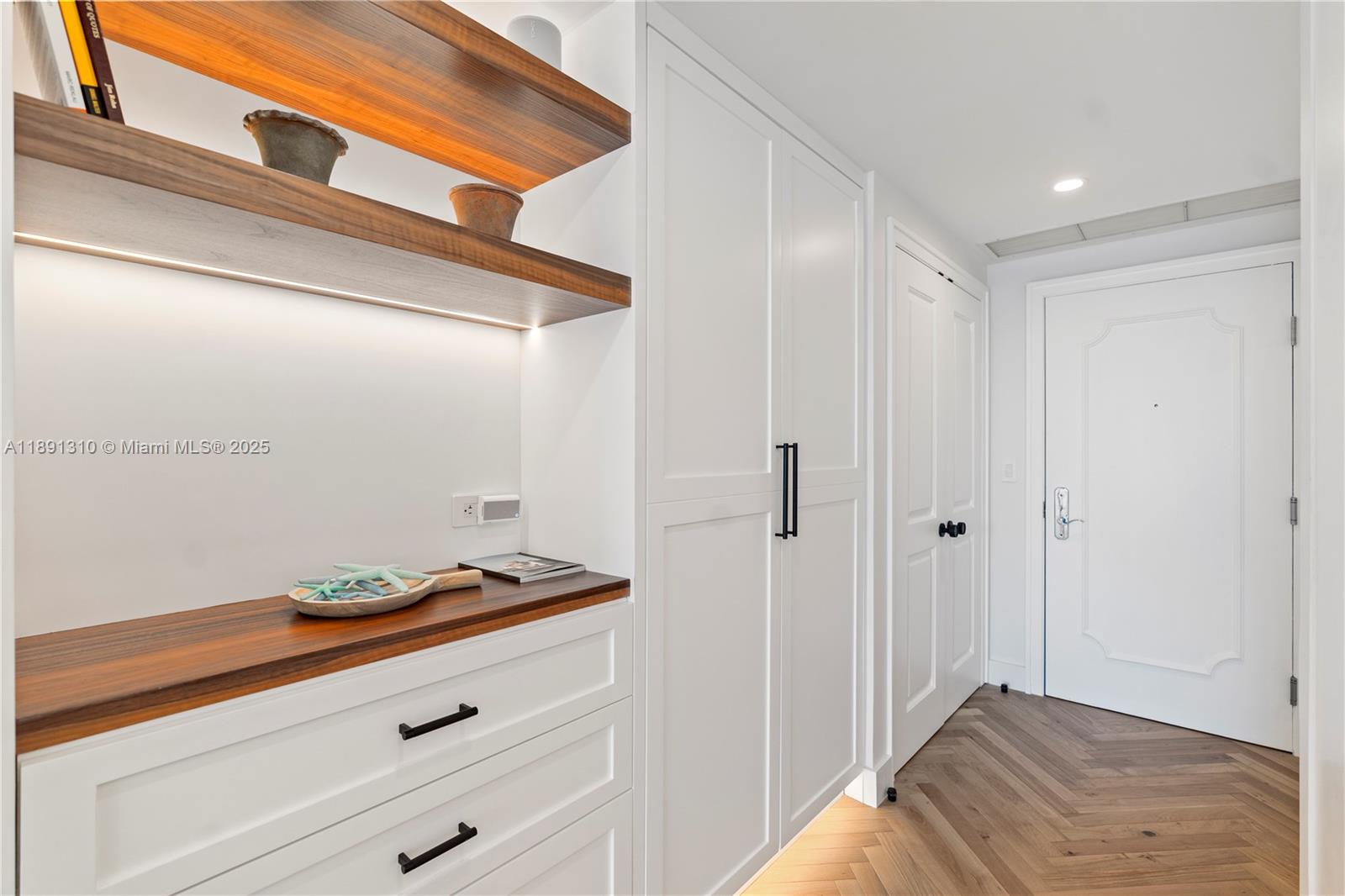 THE EXECUTIVE RESIDENCES - Residential