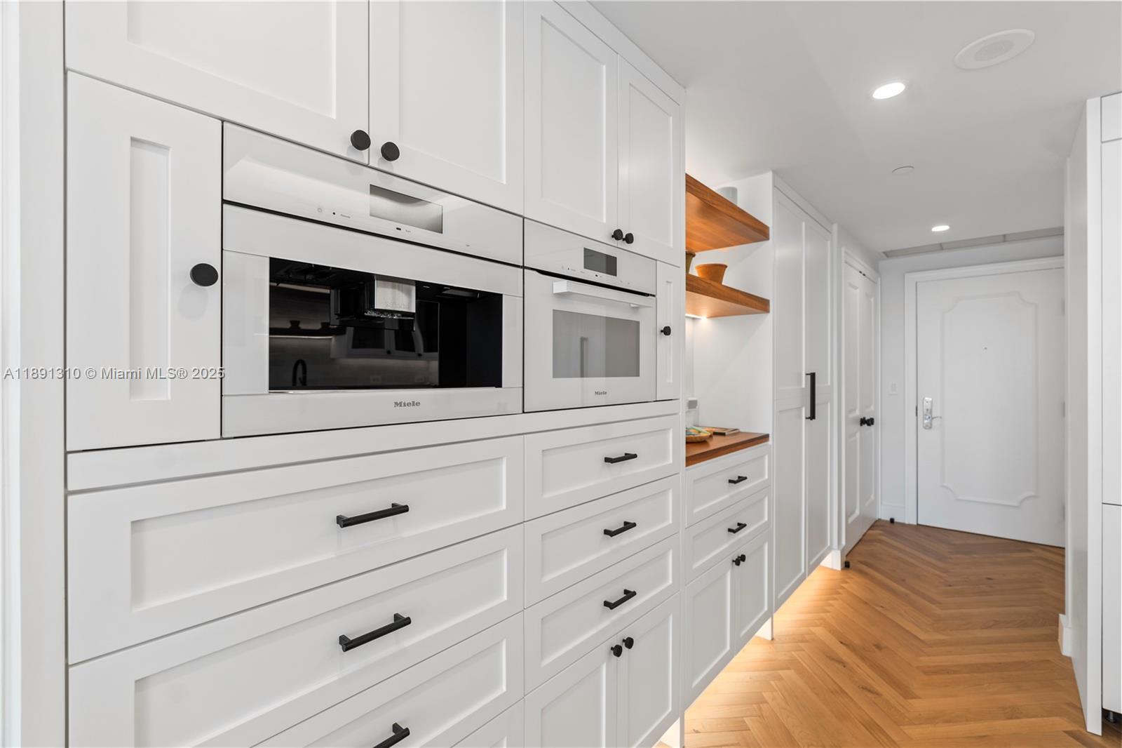 THE EXECUTIVE RESIDENCES - Residential