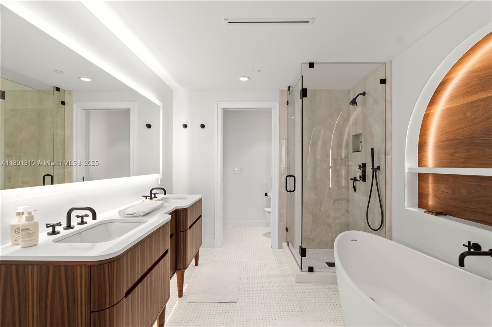 THE EXECUTIVE RESIDENCES - Residential