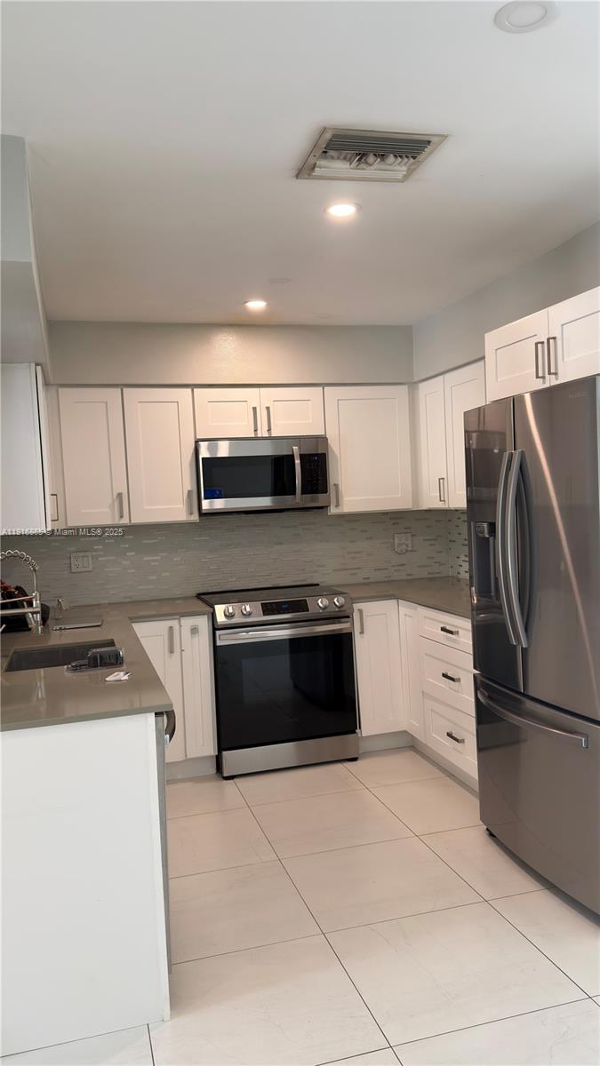 CORAL HEIGHTS SEC 3 - Residential Lease