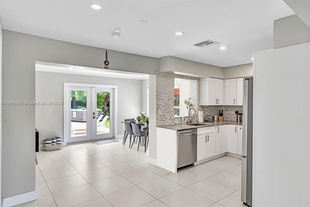 CORAL HEIGHTS SEC 3 - Residential Lease