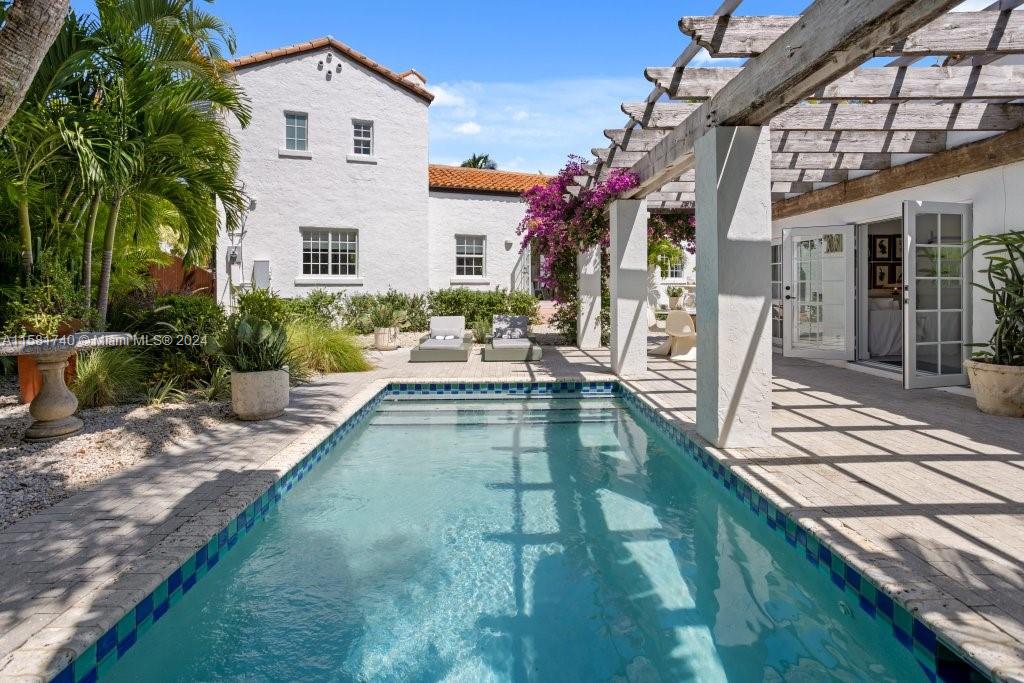 CORAL GABLES RIVIERA SEC - Residential