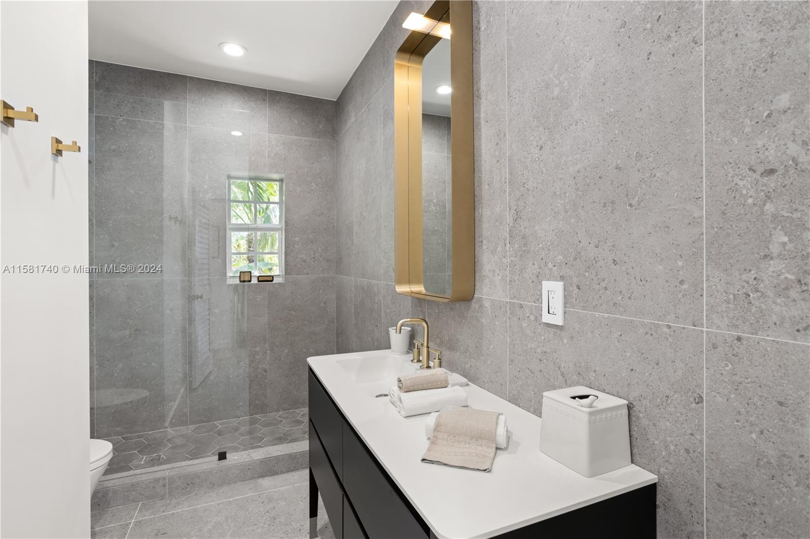 CORAL GABLES RIVIERA SEC - Residential