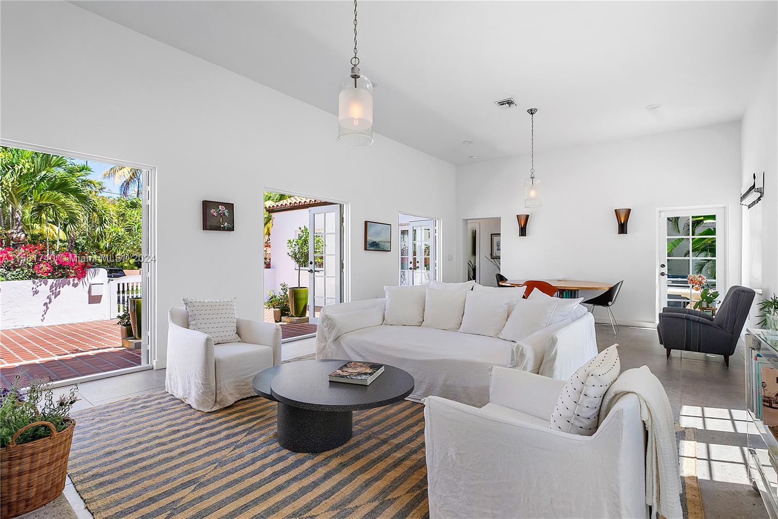 CORAL GABLES RIVIERA SEC - Residential