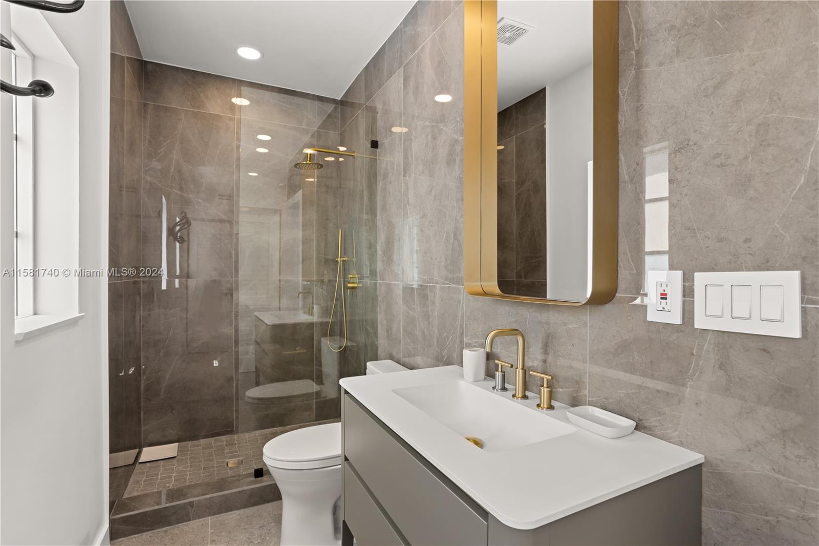 CORAL GABLES RIVIERA SEC - Residential