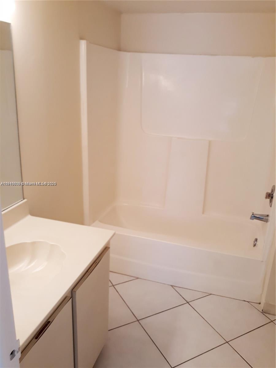 BLEAU FONTAINE CONDO #3 - Residential Lease